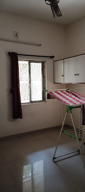 Bedroom in 1.5 BHK Apartment at Jivraj Park – for Rent