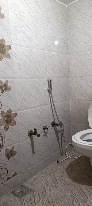 Bathroom in 1.5 BHK Apartment at Jivraj Park – for Rent