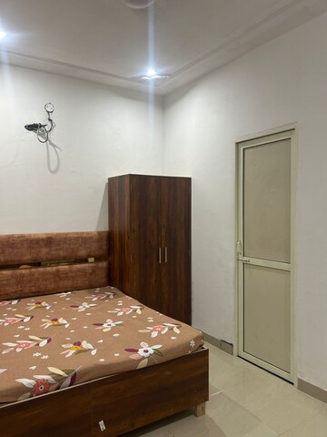 Bedroom in 1 RK Builder Floor at Vip Road – for Rent