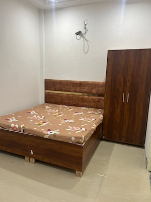 1 RK Builder Floor For Rent in Vip Road