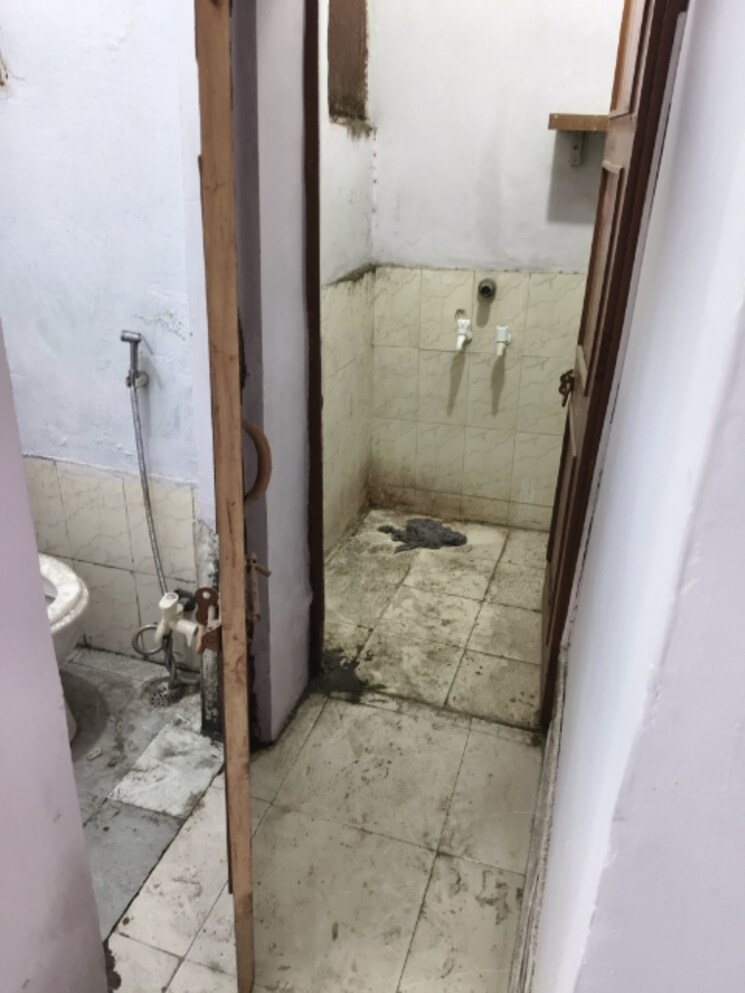 Bathroom, sector 16b dwarka Studio 250 Sq.Ft. Apartment In Sector 16b Dwarka Delhi 9309692