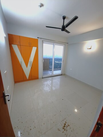 Room in 2.5 BHK Apartment at Tata Eureka Park, Sector 150 – for Rent