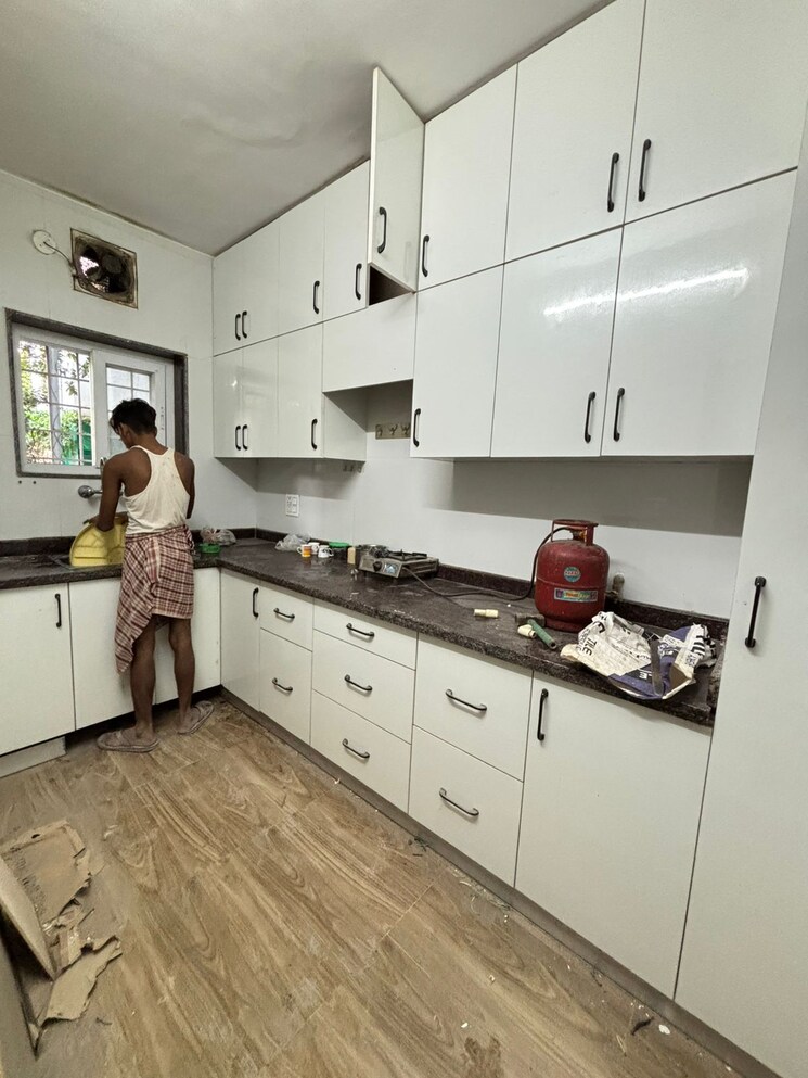 Kitchen, pareena-om-apartments 2 Bedroom 690 Sq.Ft. Apartment In Sector 112 Gurgaon 9309684