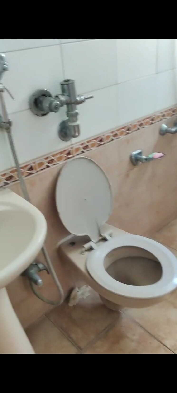 Bathroom, noori-towers-apartment 2 Bedroom 1200 Sq.Ft. Apartment In Masjid Bunder Mumbai 9309775