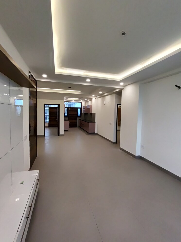 Living Room, pir machalla 3 Bedroom 2200 Sq.Ft. Apartment In Pir Machalla Zirakpur 9309697