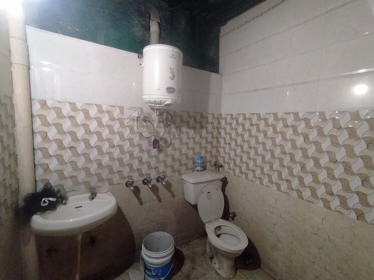 Bathroom, sector 8 1 RK 450 Sq.Ft. Independent House In Sector 8 Panchkula 9309755