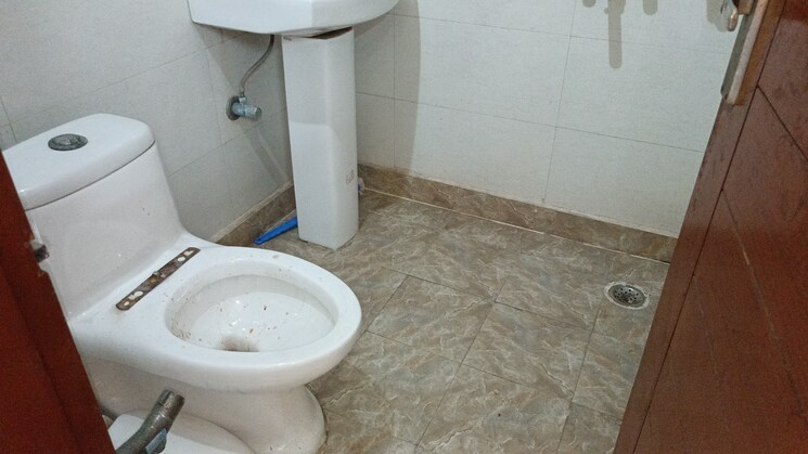 Bathroom, sector 1 vaishali 3 Bedroom 1210 Sq.Ft. Builder Floor In Sector 1 Vaishali Ghaziabad 9309820