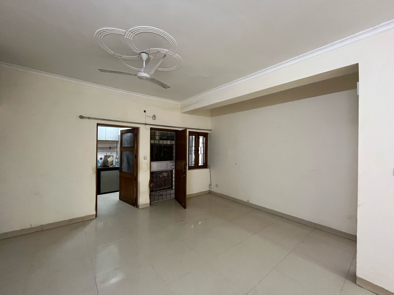 2 BHK + Study Room Apartment For Rent in Pareena Om Apartments