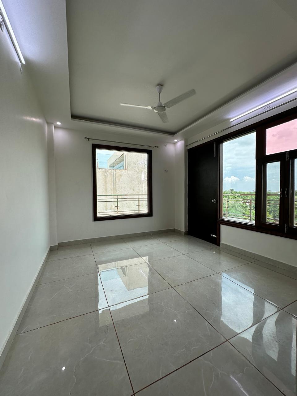 2 BHK + Study Room Apartment For Rent in Pareena Om Apartments