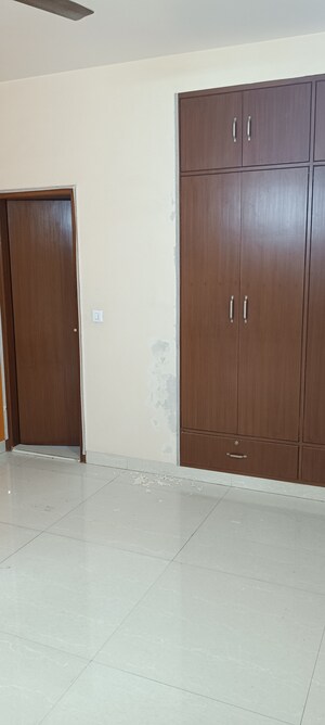 Room in 2 BHK Apartment at Pareena Om Apartments, Sector 112 – for Rent