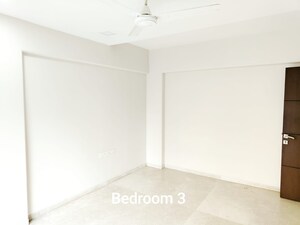 Room in 3 BHK Apartment at Eminente I, Khar West – for Rent