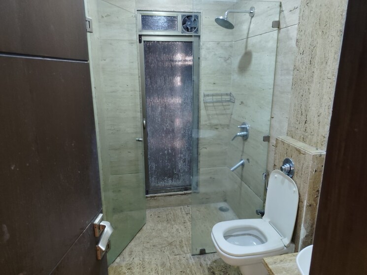 Bathroom, eminente-i 3 Bedroom 1300 Sq.Ft. Apartment In Khar West Mumbai 9309831