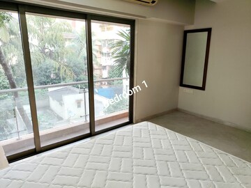 Room in 3 BHK Apartment at Eminente I, Khar West – for Rent