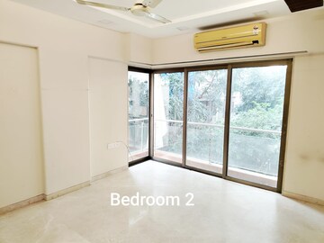 Room in 3 BHK Apartment at Eminente I, Khar West – for Rent