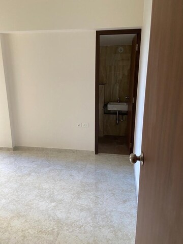 Room in 2 BHK Apartment at Lodha Amara, Kolshet Road – for Sale