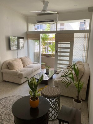 Living Room in 2.5 BHK Apartment at Greater Kailash ii – for Rent