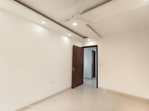 Room in 3 BHK Apartment at Vasant Kunj – for Rent