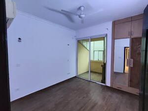 Room in 3 BHK Builder Floor at Ansal Esencia-Mulberry Homes, Sector 67 – for Rent