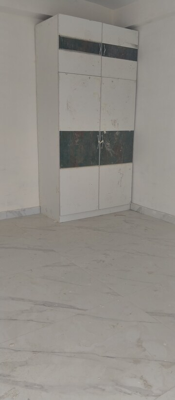 Room in 3 BHK Builder Floor at Sector 73 – for Sale