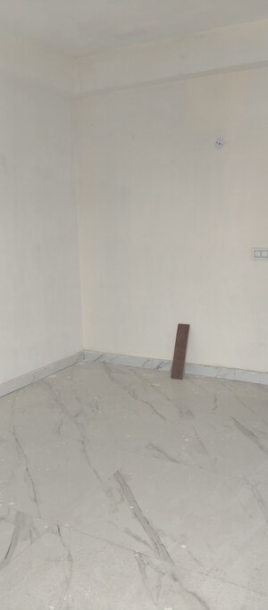 Room in 3 BHK Builder Floor at Sector 73 – for Sale