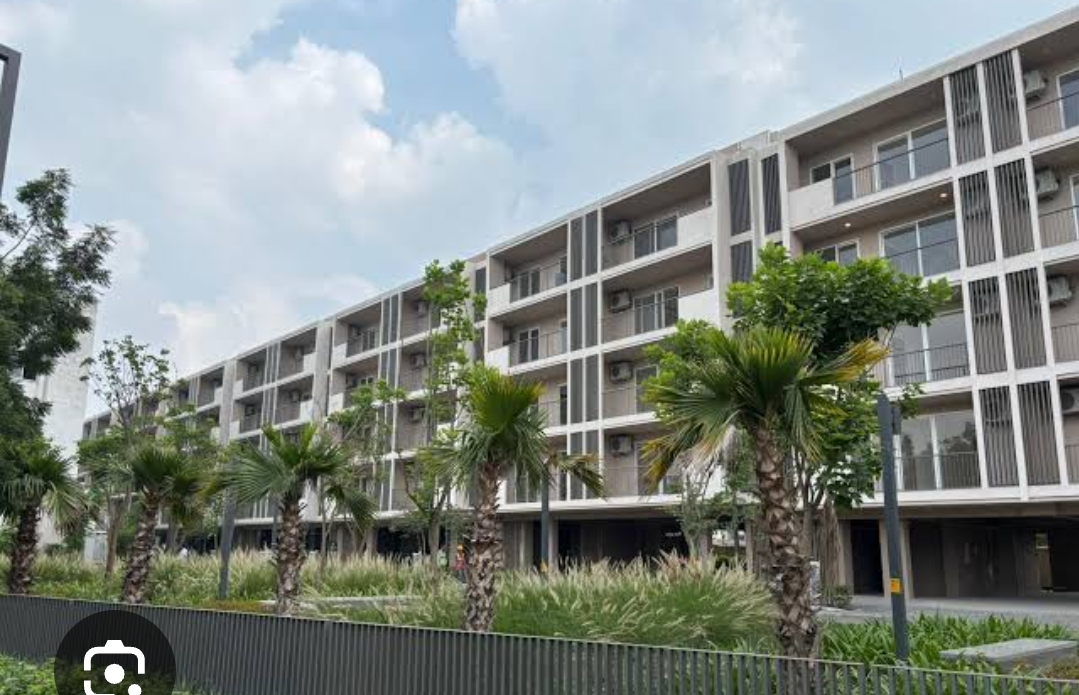 3 BHK + Servant Room Apartment For Sale in DLF Gardencity Enclave