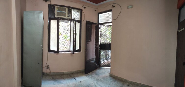 Room, laxmi nagar 2 Bedroom 672 Sq.Ft. Builder Floor In Laxmi Nagar Delhi 9310019