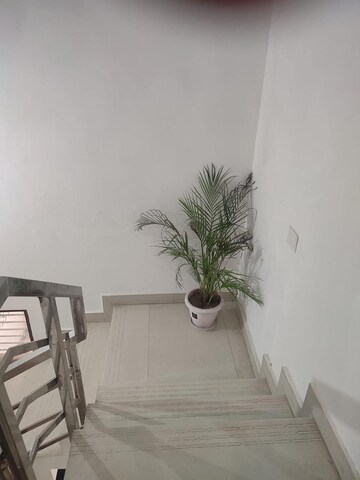 Staircase in 3.5 BHK Builder Floor at Sushant Lok 2, Sector 57 – for Rent