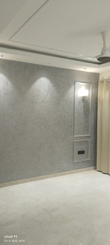Room in 4 BHK Builder Floor at Ansal Esencia-Mulberry Homes, Sector 67 – for Sale