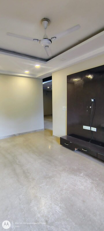Room in 3 BHK Builder Floor at Ansal Sushant Lok I, Sector 43 – for Rent
