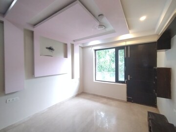 Room in 3 BHK Builder Floor at Ansal Sushant Lok I, Sector 43 – for Rent