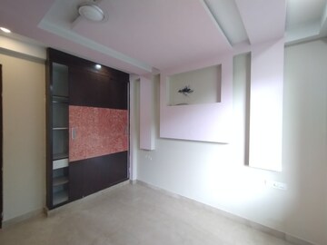 Room in 3 BHK Builder Floor at Ansal Sushant Lok I, Sector 43 – for Rent
