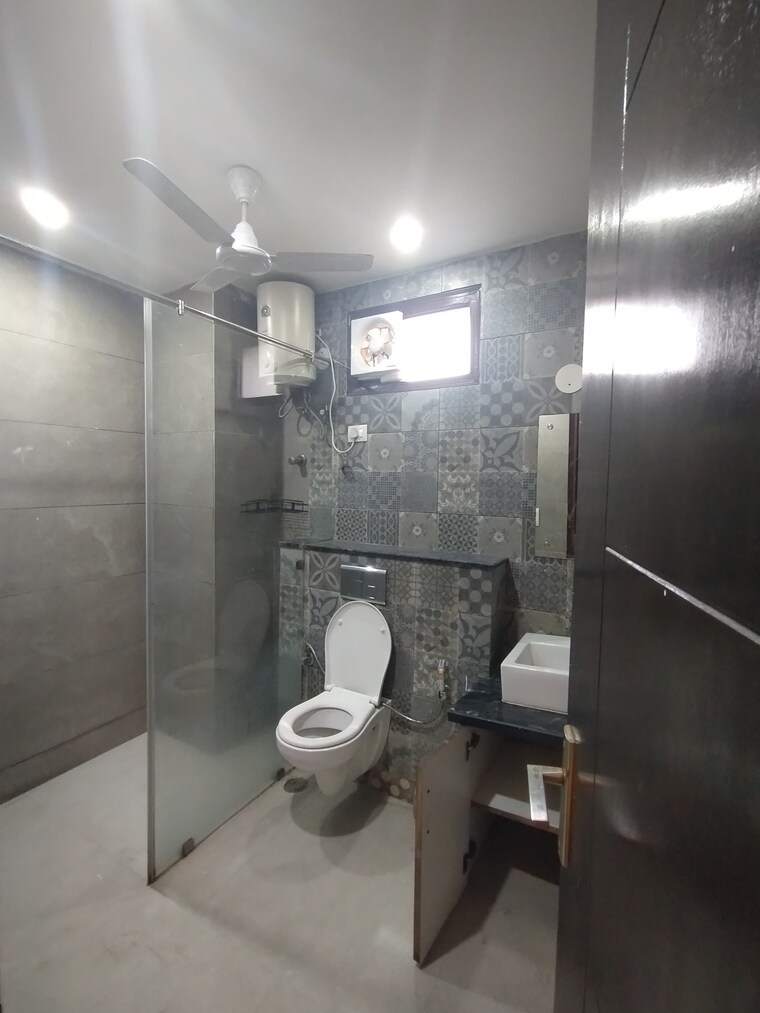 Bathroom, ansal-sushant-lok-i 3 Bedroom 2000 Sq.Ft. Builder Floor In Sector 43 Gurgaon 9310080