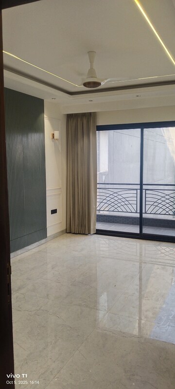 Room in 4 BHK Builder Floor at Ansal API Esencia, Sector 67 – for Sale