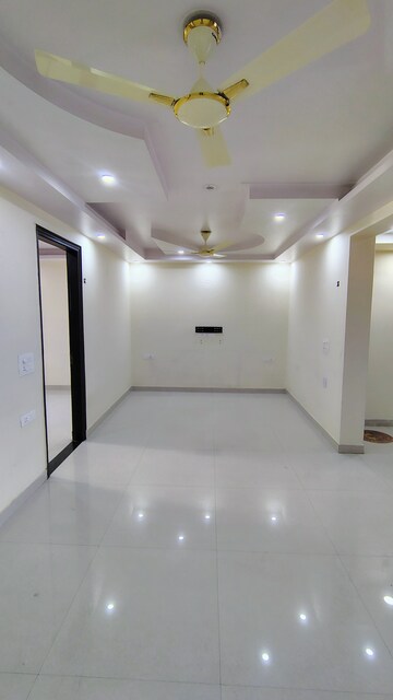 Room in 3 BHK Builder Floor at AEZ Aloha, Sector 57 – for Rent