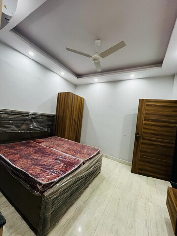 Bedroom in 1 RK Builder Floor at DLF City Gurgaon, Sector 27 – for Rent