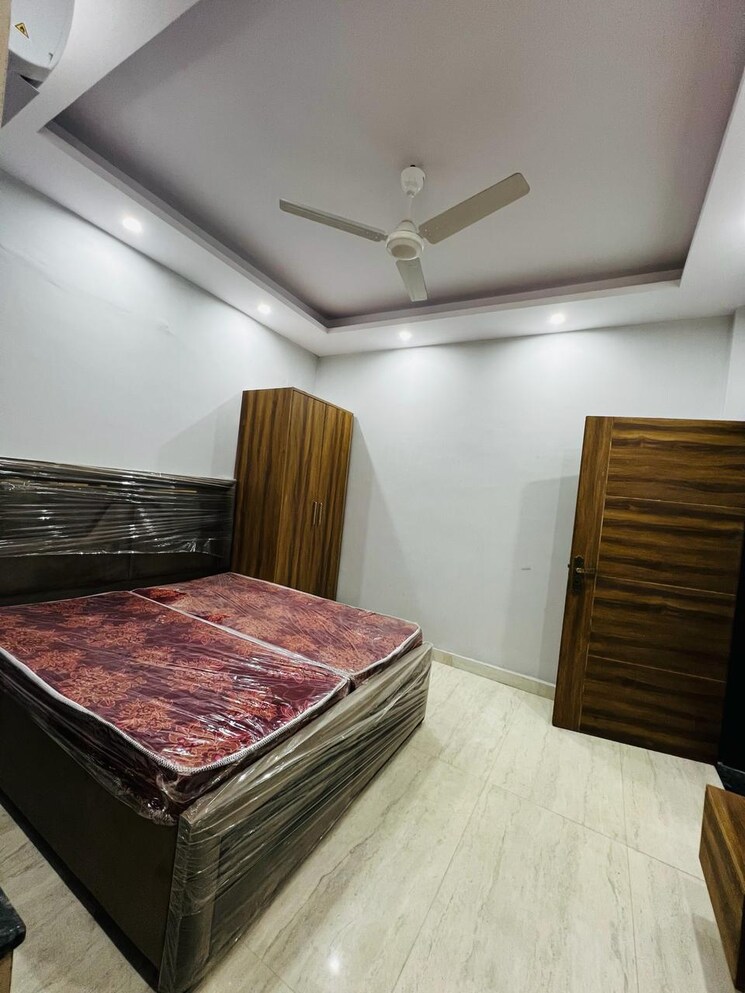 Bedroom, dlf-city-gurgaon 1 RK 500 Sq.Ft. Builder Floor In Sector 27 Gurgaon 9310139