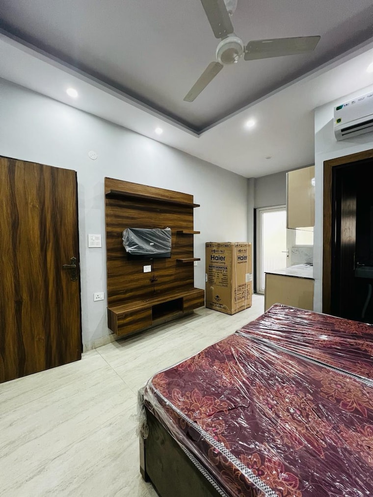 Bedroom, dlf-city-gurgaon 1 RK 500 Sq.Ft. Builder Floor In Sector 27 Gurgaon 9310139
