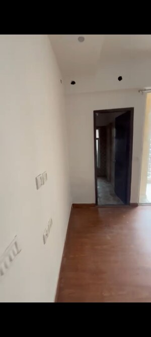 Room in 2 BHK Apartment at Gaurs Siddhartham, Siddharth Vihar – for Rent