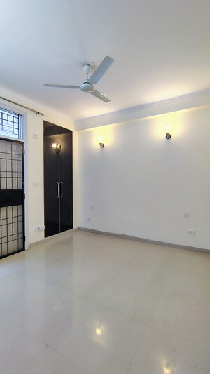 Room in 3 BHK Builder Floor at Sushant Lok 2, Sector 57 – for Rent