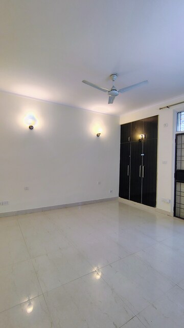 Room in 3 BHK Builder Floor at Sushant Lok 2, Sector 57 – for Rent