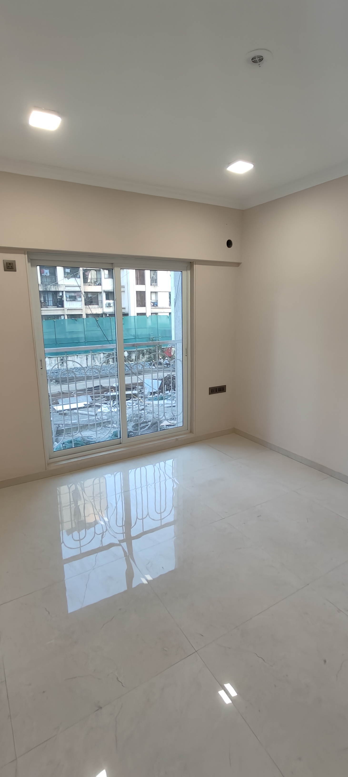 1.5 BHK + Servant Room 513 Sq.Ft. Apartment in Godrej Emerald