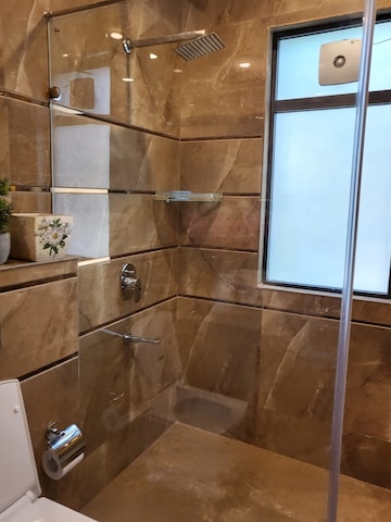Bathroom in 3 BHK Builder Floor at AS Tower, Sector 45 – for Rent