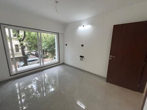 Room in 4 BHK Apartment at Kusum Kunj, Prabhat Road – for Sale