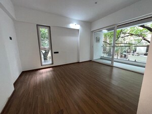 Room in 4 BHK Apartment at Kusum Kunj, Prabhat Road – for Sale