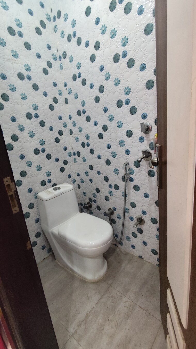 Bathroom, dwarka mor 2 Bedroom 600 Sq.Ft. Builder Floor In Dwarka Mor Delhi 9310222