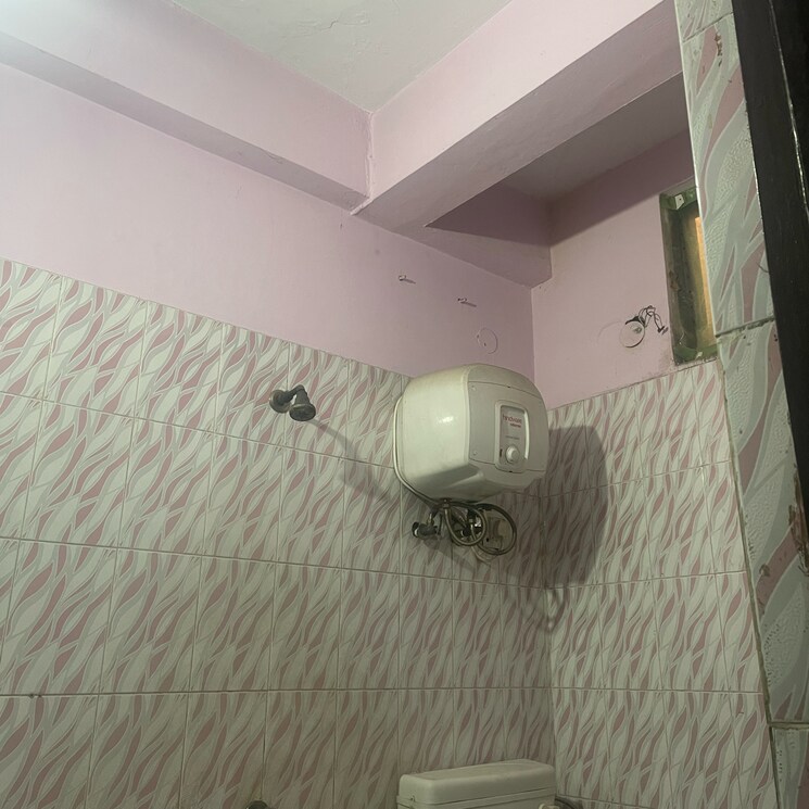Bathroom, vaishali sector 4 2 Bedroom 1000 Sq.Ft. Builder Floor In Vaishali Sector 4 Ghaziabad 9310230