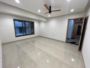 Room in 2.5 BHK Apartment at Bharat Kunj CHS, Erandwane – for Sale