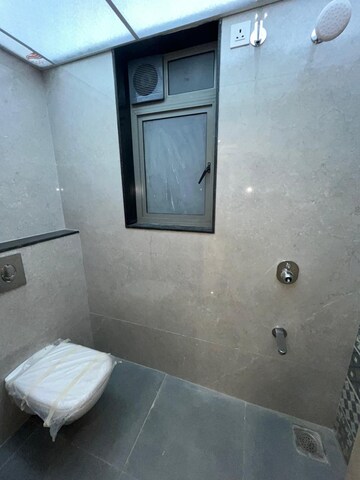 Room in 2.5 BHK Apartment at Bharat Kunj CHS, Erandwane – for Sale