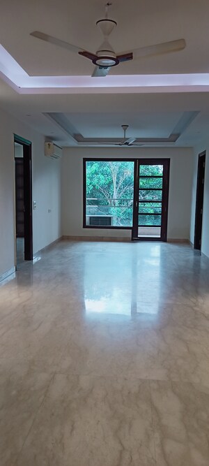 Room in 3 BHK Builder Floor at DLF City Phase IV, Dlf Phase iv – for Rent