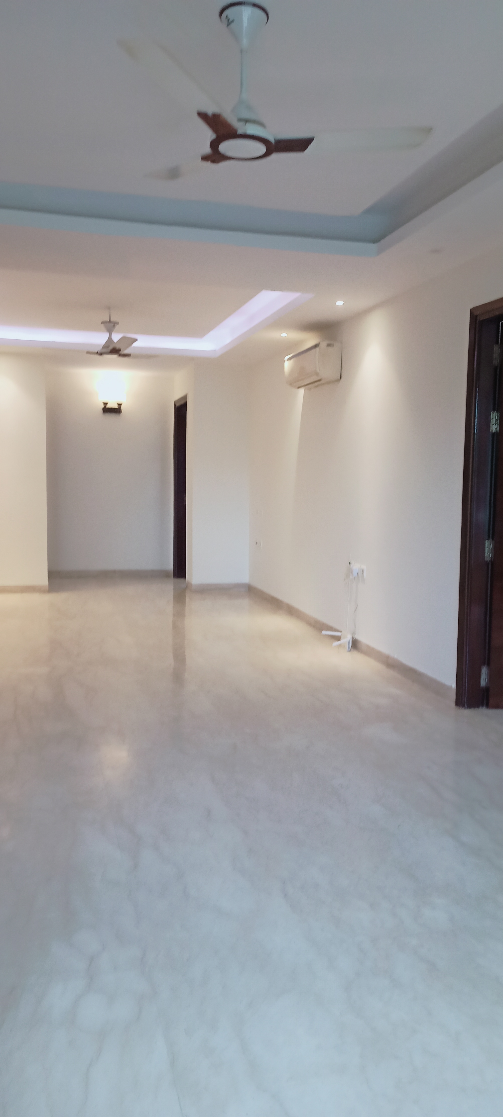 3 BHK + Servant Room 2000 Sq.Ft. Builder Floor in DLF City Phase IV